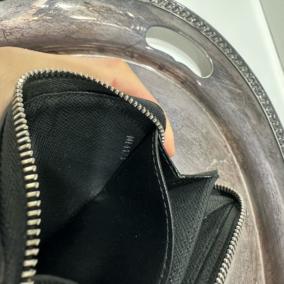 LV Taiga zip coin purse - Picture 9 of 16